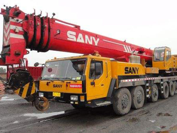 冬季隨車(chē)吊應(yīng)該怎樣保養(yǎng)和操作注意事項(xiàng)？